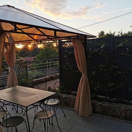Logis Des Douves Bed and Breakfast Tiffauges Exteriör bild