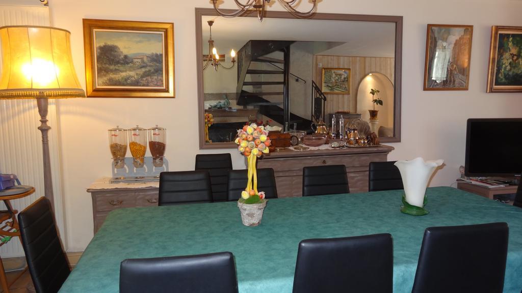 Logis Des Douves Bed and Breakfast Tiffauges Exteriör bild