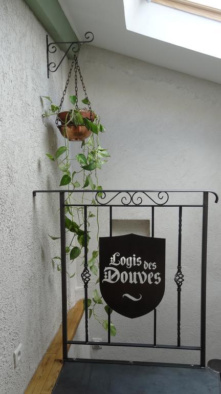 Logis Des Douves Bed and Breakfast Tiffauges Exteriör bild