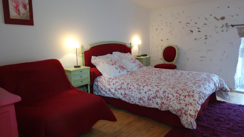 Logis Des Douves Bed and Breakfast Tiffauges Exteriör bild