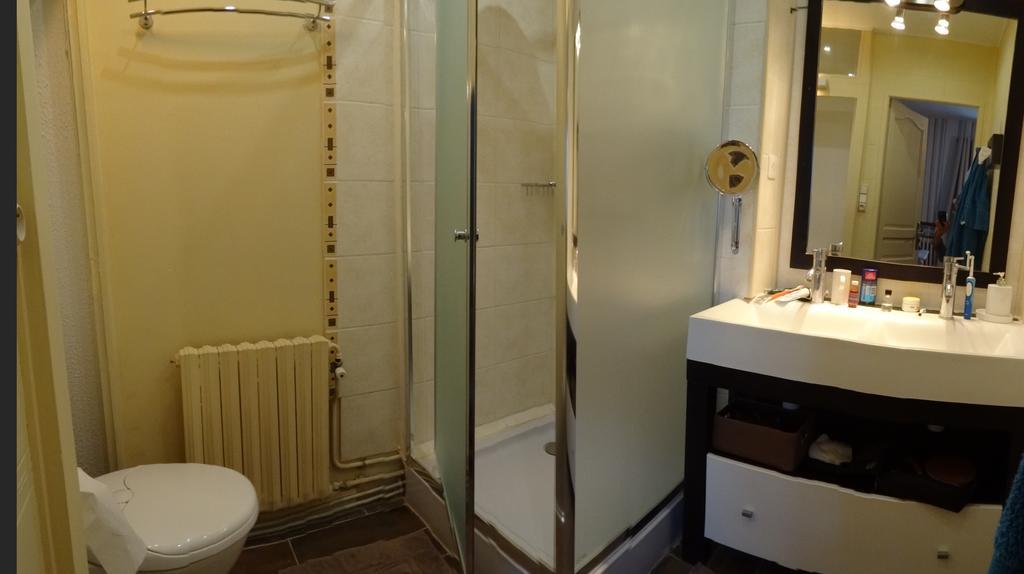Logis Des Douves Bed and Breakfast Tiffauges Exteriör bild