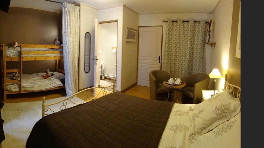 Logis Des Douves Bed and Breakfast Tiffauges Exteriör bild