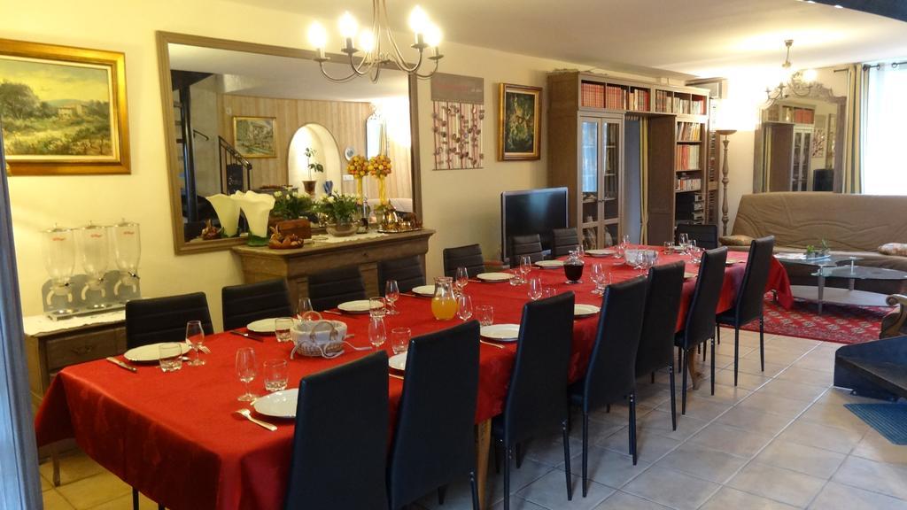 Logis Des Douves Bed and Breakfast Tiffauges Exteriör bild