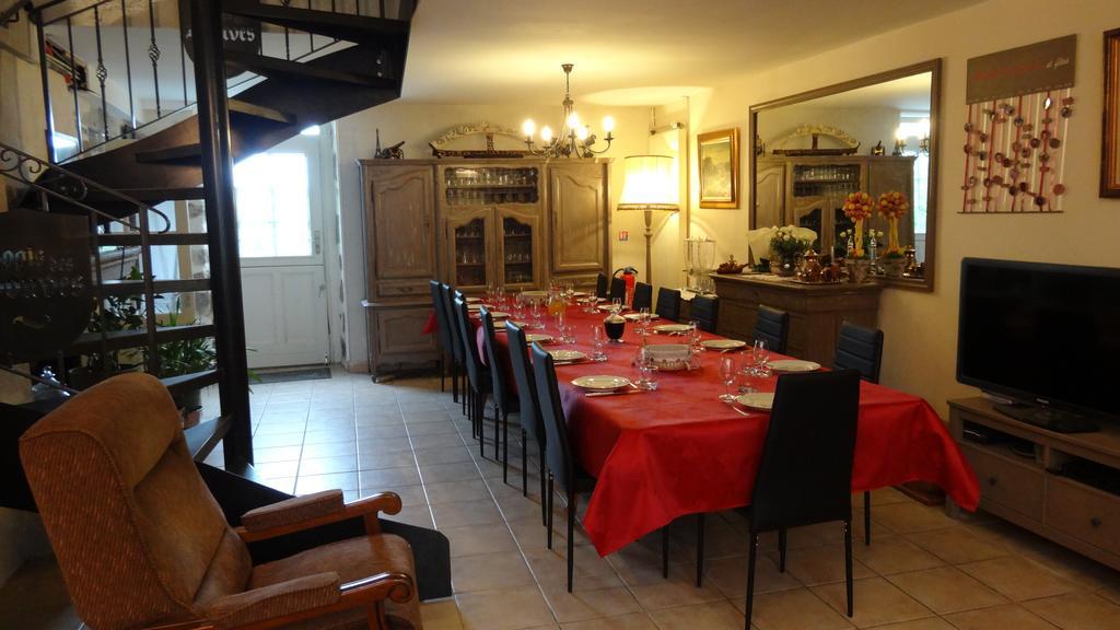 Logis Des Douves Bed and Breakfast Tiffauges Exteriör bild