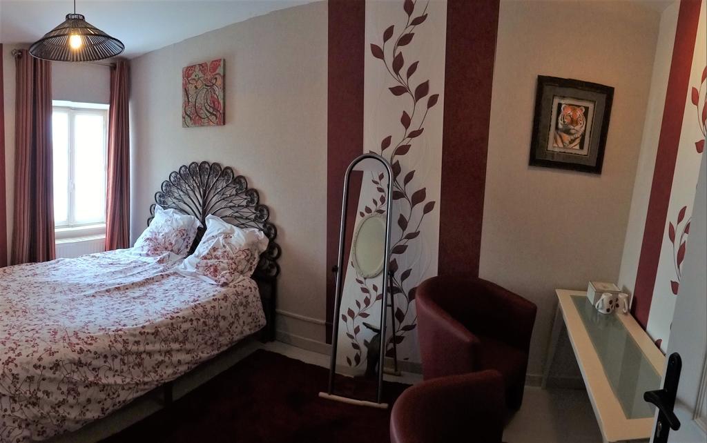 Logis Des Douves Bed and Breakfast Tiffauges Exteriör bild