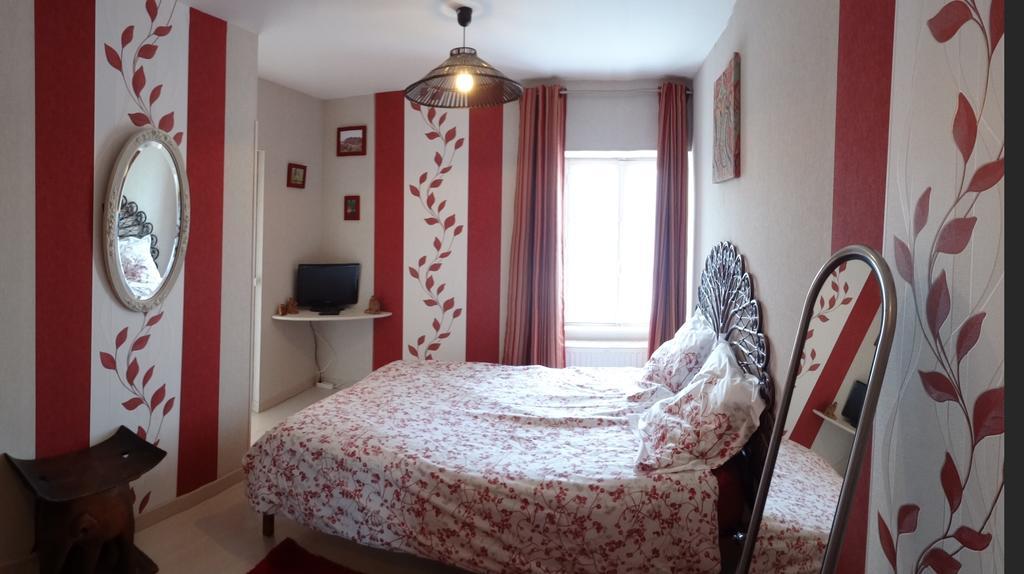 Logis Des Douves Bed and Breakfast Tiffauges Exteriör bild